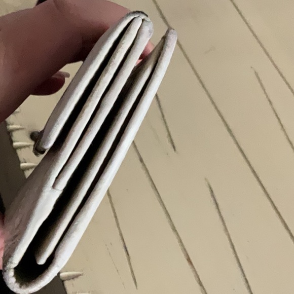 GUCCI VINTAGE WALLET ***NEEDS LOVE*** - Picture 4 of 11